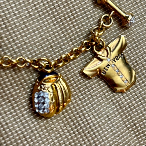 Danbury Mint New York Yankees charm bracelet - Picture 8 of 12